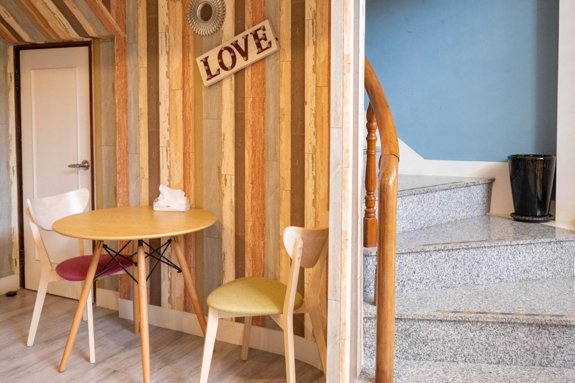 Wow Haha Foodie House Tainan Exterior photo